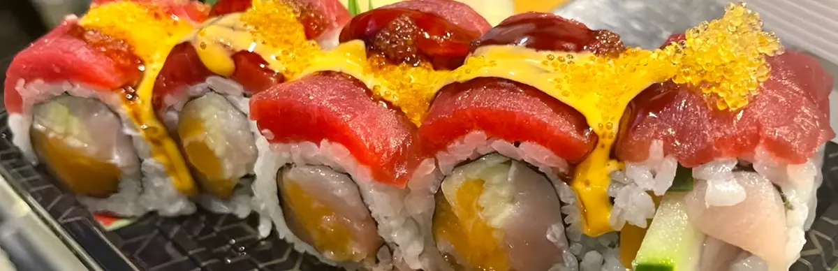 El chef Tomo Lin con rollos especiales